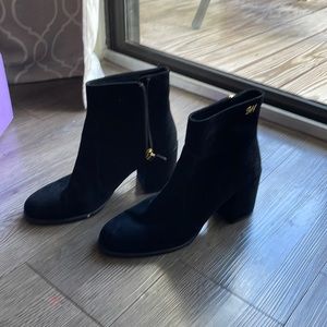 Stuart Weitzman suede bootie size 8